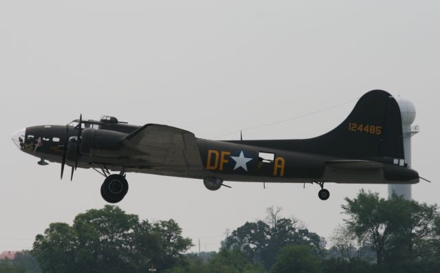 Boeing B-17 Flying Fortress — - Memphis Belle