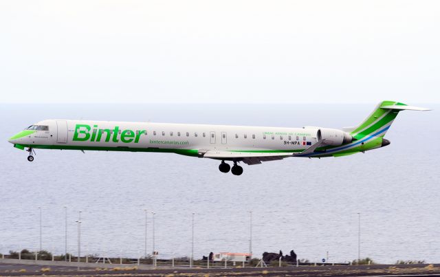 Bombardier CRJ-1000 (9H-MPA)