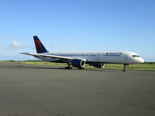 Boeing 757-200 (N6708D)