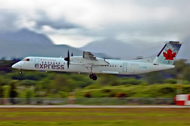 de Havilland Dash 8-400 (C-GGNZ)