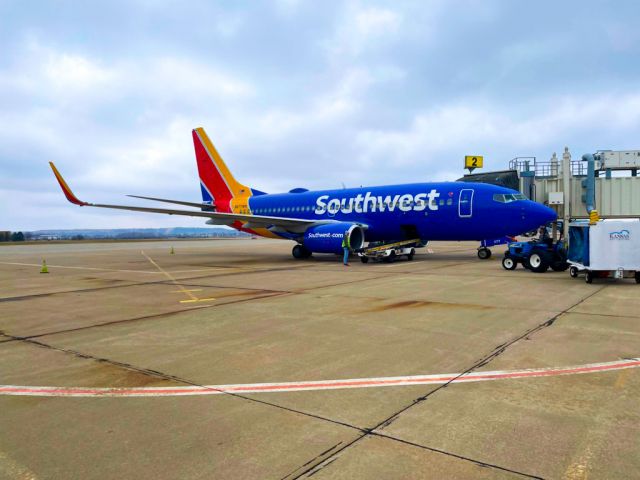 Boeing 737-700 (N477WN) - SWA8240br /LGA-MHKbr /03/26/23