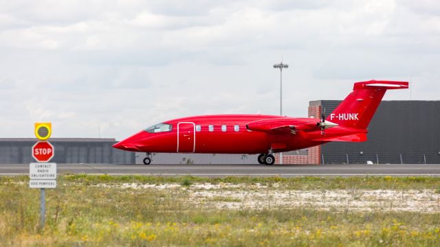 Piaggio P.180 Avanti (F-HUNK)