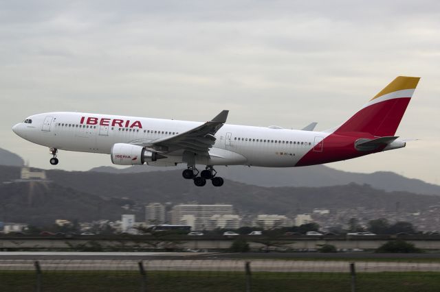 Airbus A330-300 (EC-MLB)