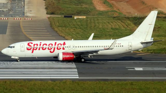 Boeing 737-700 (VT-SLM)