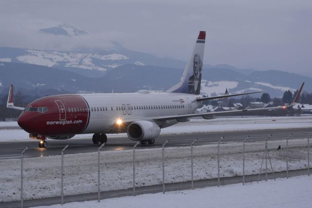 Boeing 737-800 (LN-DYR)