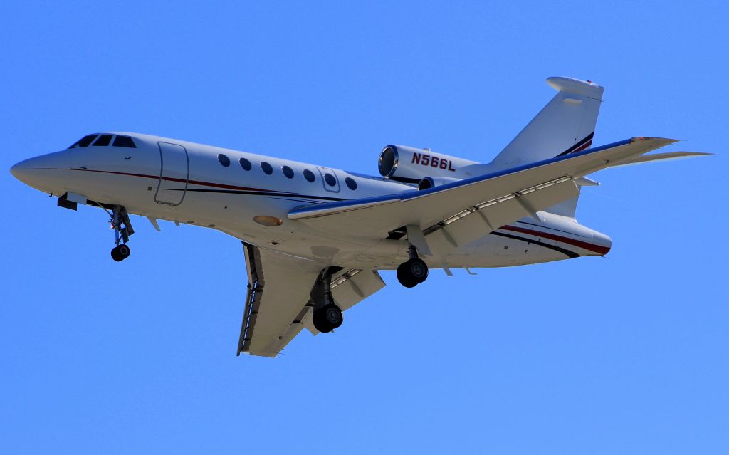 Dassault Falcon 50 (N566L)