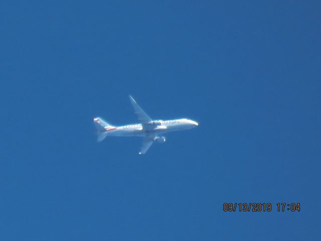 Embraer 175 (N258NN)