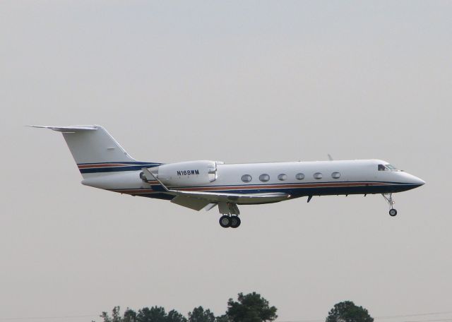 Gulfstream Aerospace Gulfstream IV (N168WM) - Landing on 14 at the Shreveport Regional airport.