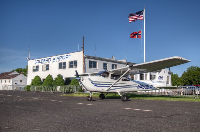 Cessna Skyhawk (N409LP)