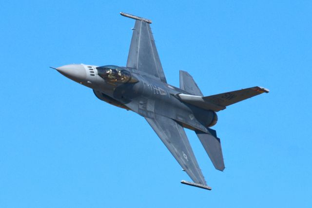 Lockheed F-16 Fighting Falcon —