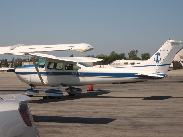 Cessna Skylane (N9555X) - Parked at Santa Ana