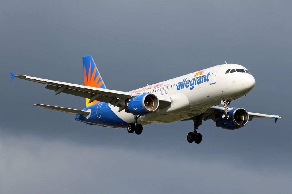 Airbus A320 (N231NV) - New addition to the Allegiant fleet as of March 2017. N231NV was previously operated as Vueling Airlines (EC-LVA). AAY1750 on final for RWY 24L from KFLL.Photo taken 27 Apr 2017.