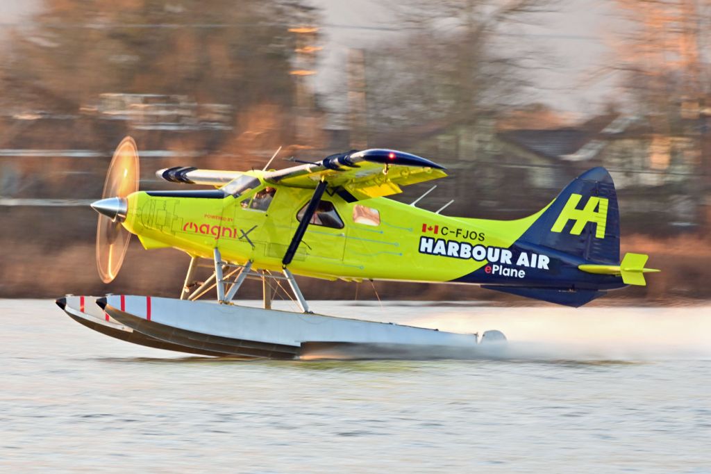 De Havilland Canada DHC-2 Mk1 Beaver (C-FJOS) - World's first flight of an electric commercial airplane