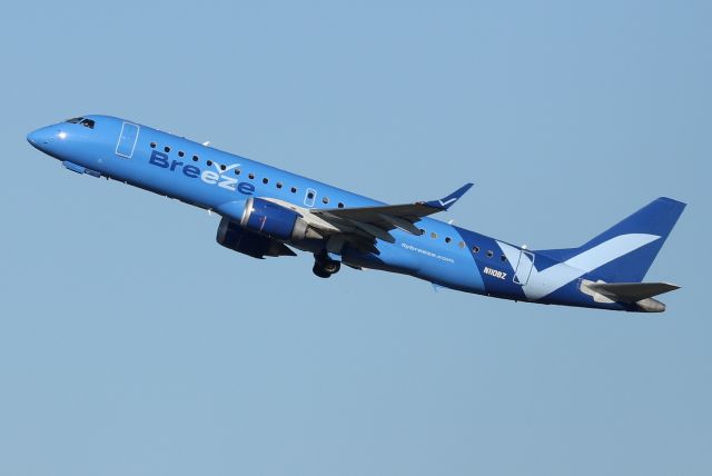 Embraer ERJ-190 (N110BZ) - 'Moxy 6451' departing to Newark