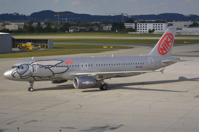 Airbus A320 (OE-LEB)