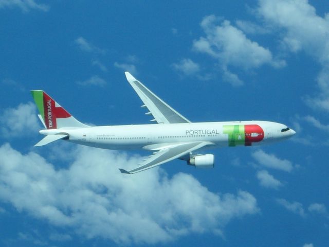 Airbus A330-200 (CS-TOG)