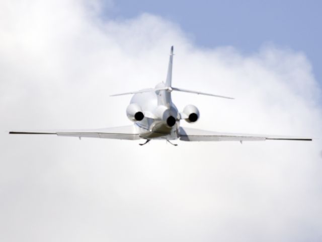 Dassault Falcon 900 (N920DB) - Powerful take off runway 26.