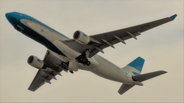 Airbus A330-200 (LV-FNL) - An Aerolineas Argentinas A320-200 Reg#LV-FNLDeparting for Buenos Aires,Ezeiza(SAEZ)