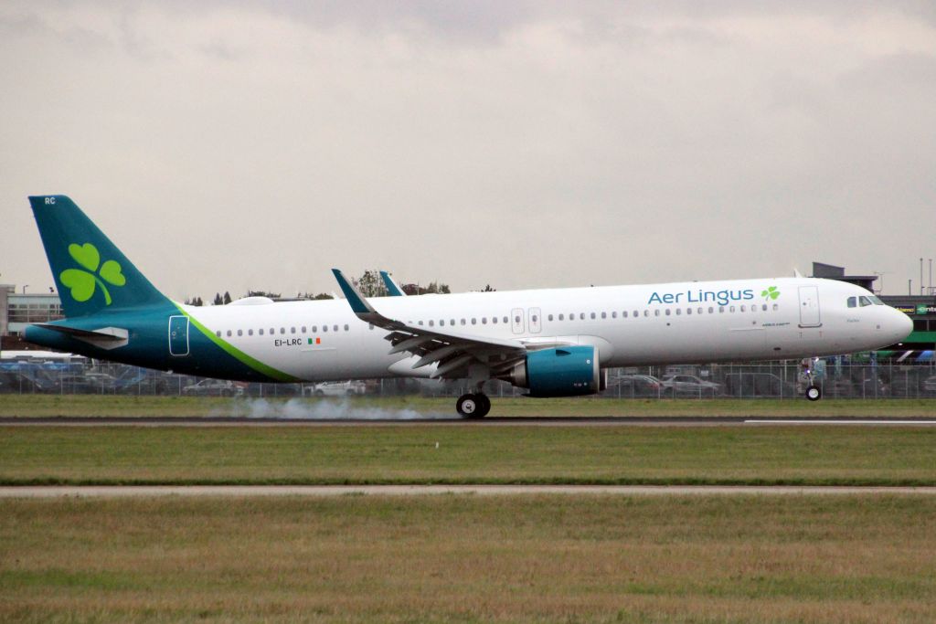 Airbus A321neo (EI-LRC) - Touching down on rwy 09L on 21-Oct-19 operating flight EIN168 from EIDW on its first revenue flight.