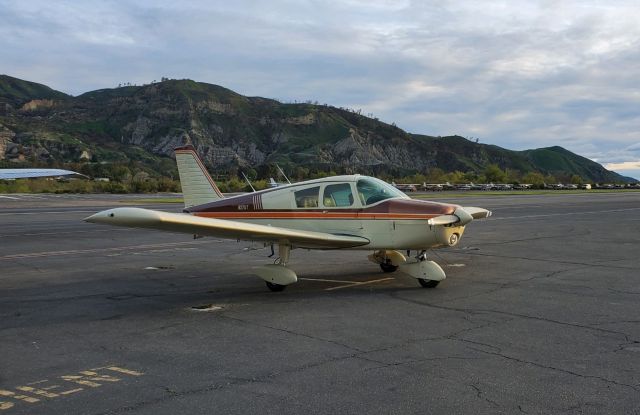 Piper Cherokee (N2711T)