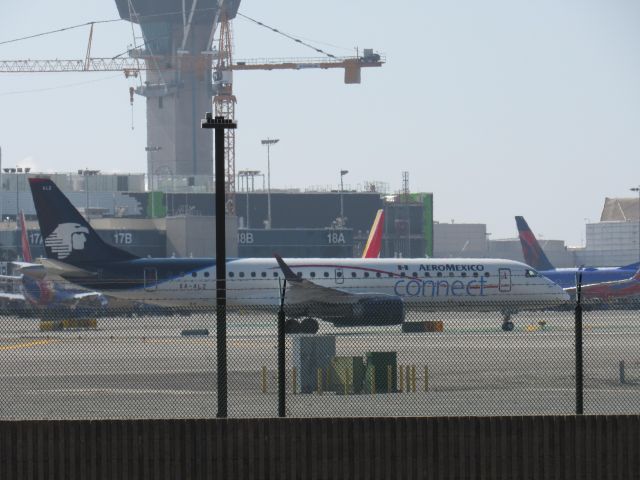 Embraer ERJ-190 (XA-ALZ) - AeroMexico Connect E190 preparing for departure from LAX's 24L.