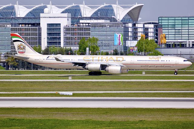 Airbus A340-600 (A6-EHH)