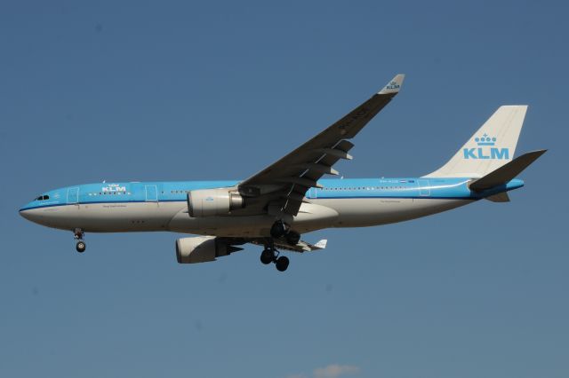 Airbus A330-200 (PH-AOE)