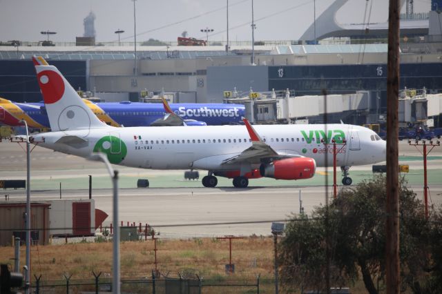 Airbus A320 (XA-VAV)