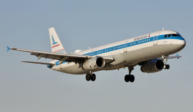 Airbus A321 (N581UW)