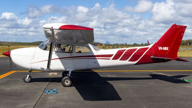 Cessna Skyhawk (VH-MIX)
