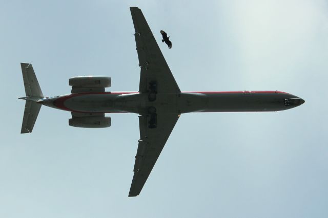 — — - Picture number 2 of 2. I captured this at work in Nashville this morning. It is under the final approach to Runway 2 Center at KBNA about 45 seconds from touchdown. I regularly see buzzards circling high above the ground in this area. This Turkey Vulture has probably become too accustomed to the air traffic.