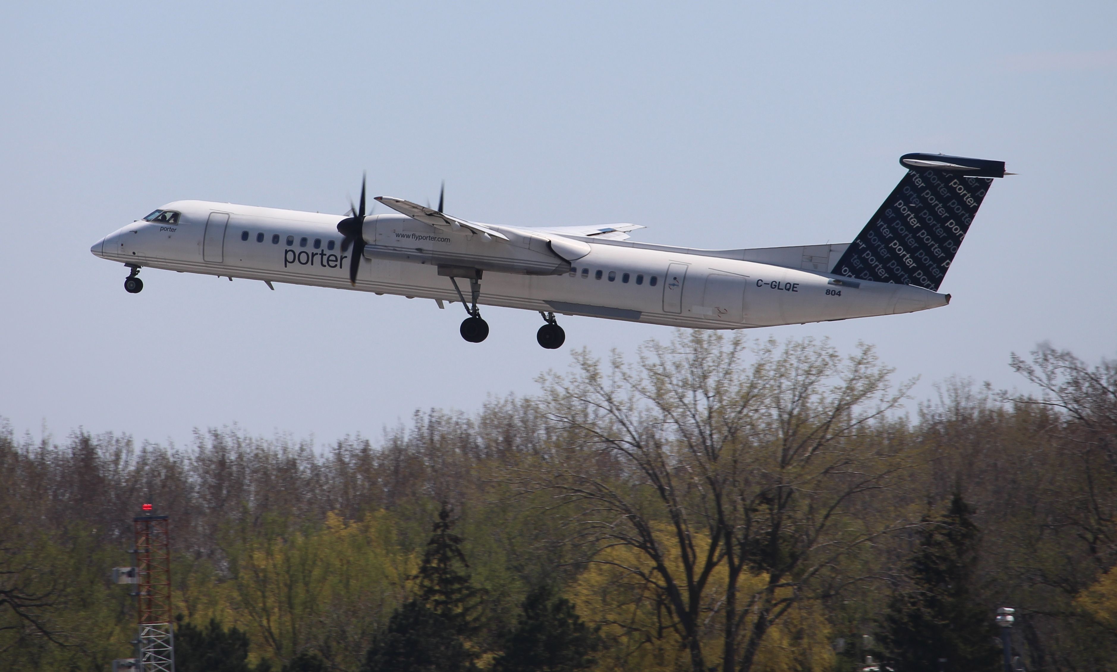 de Havilland Dash 8-400 (C-GLQE)