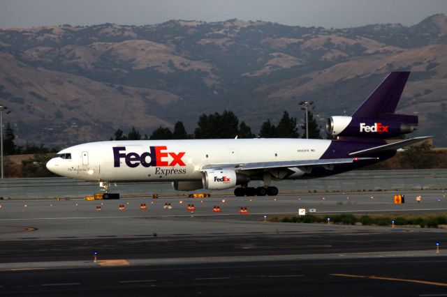 Boeing MD-11 (N562FE) - FEDEX Departure - 30-L