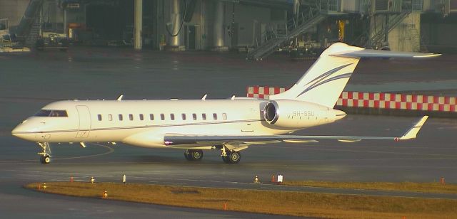 Bombardier Global Express (9H-SSU) - 9HSSU03022022ZRH.jpg