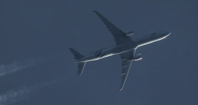 BOEING 777-300ER (PH-BVD) - KLM B777-300ER PH-BVD (just in case FA spews it out as something else) over the Southern UK at 30,000ft and 8 miles distant, en-route Amsterdam-Lima on 25th Dec 2014, flight KLM743