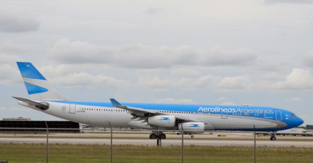 Airbus A340-300 (LV-CSD)