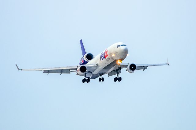 Boeing MD-11 (N620FE) - FedEx MD-11 N620FE evening arrival Toronto YYZ.