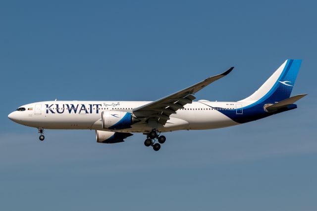 Airbus A330-900 (9K-APG)