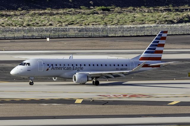 Embraer 175 (N517SY)