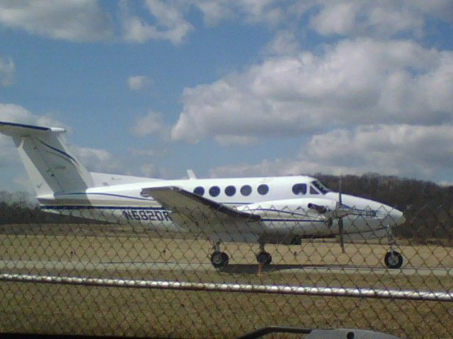 Beechcraft Super King Air 200 (N682DR) - Beechcraft King Air 200 taxiing.