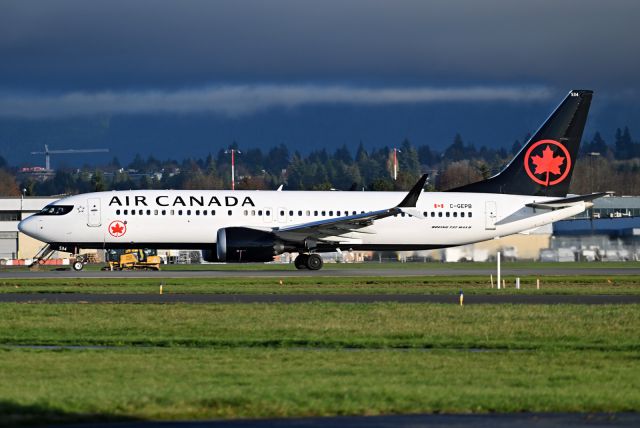 Boeing 737 MAX 8 (C-GEPB)