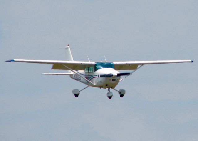 Cessna Skylane (N58650) - At Downtown Shreveport. 
