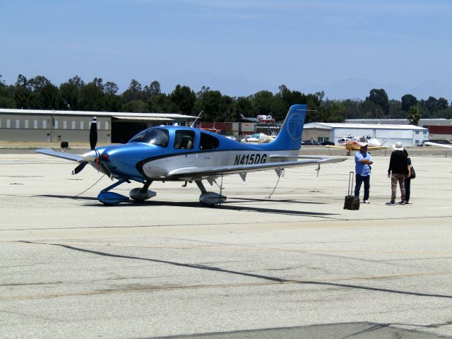 Cirrus SR22 Turbo (N415DG) - On the ramp 