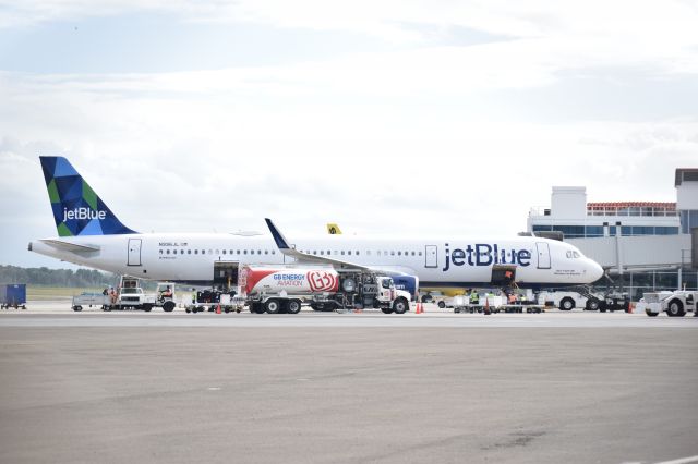 Airbus A321 (N996JL) - A321 in MDST