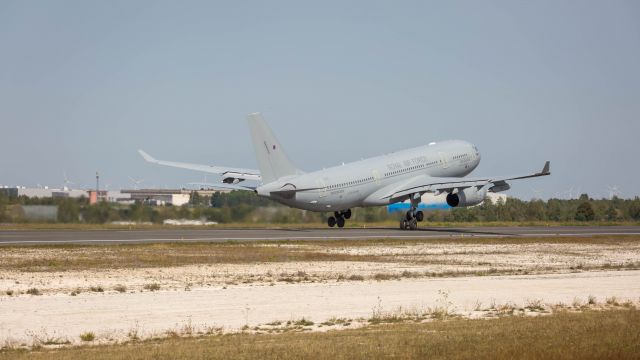 Airbus A330-300 (ZZ-335)