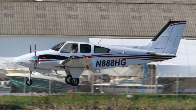 Beechcraft 55 Baron (N888HG)
