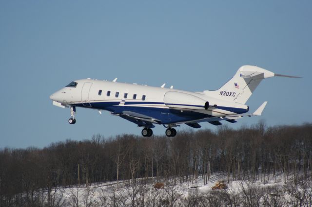 Bombardier Challenger 300 (N30XC) - oxford airport ct