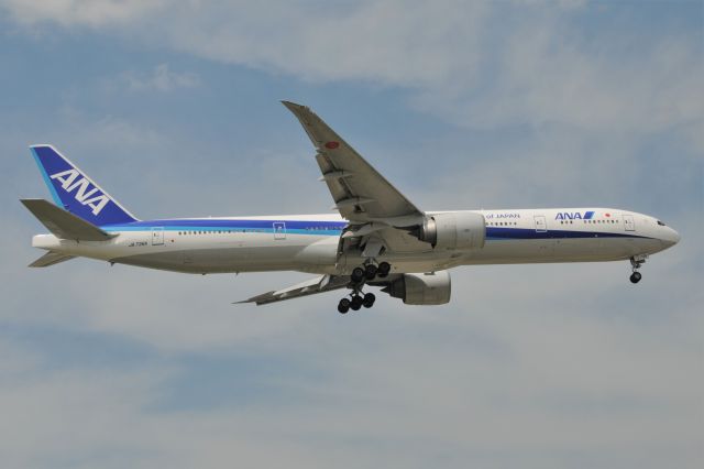 BOEING 777-300 (JA736A)