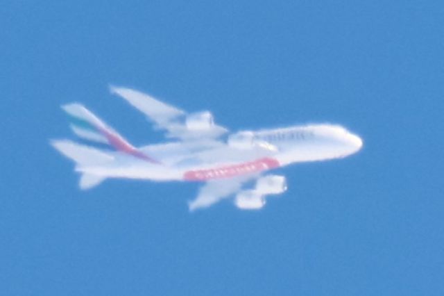 Airbus A380-800 (A6-EEK) - A6-EEK Airbus A380 861 EMIRATES EK201 De Dubail DXB vers New York JFK Altitude 11582 Mètres. Vitesse 891 KM/H. Survolant la ville de CONTRECOEUR QC. Le 26-02-2025 à 13:01.