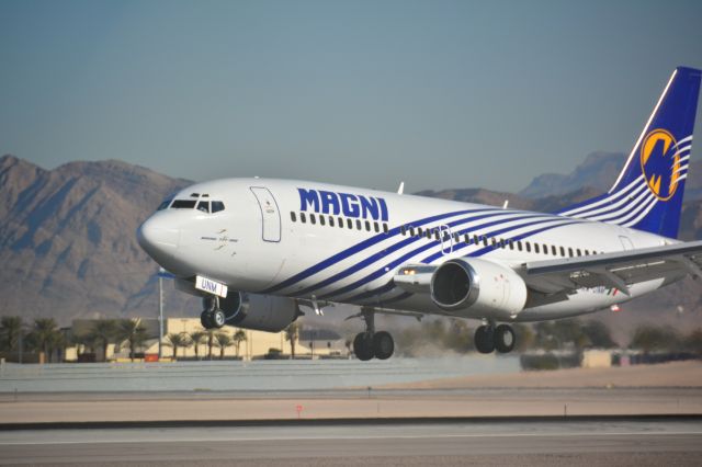 BOEING 737-300 (XA-UNM) - Landing McCarran 25L